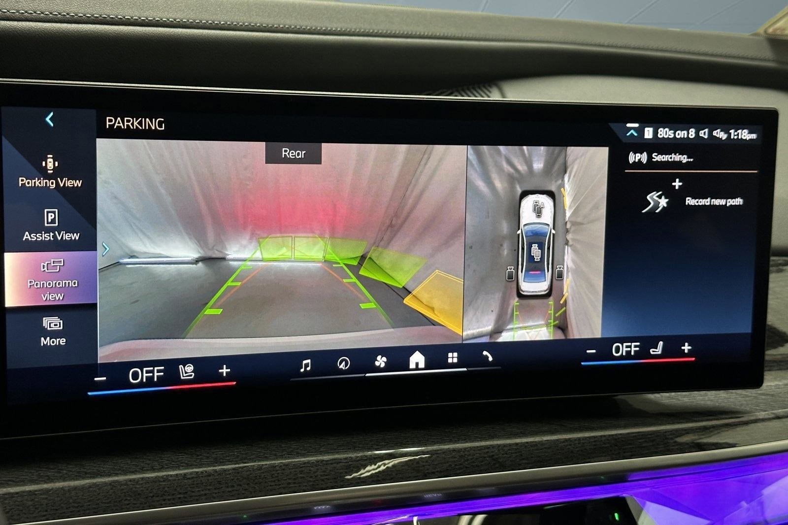 2025 BMW 7 Series 750e - Photo 27