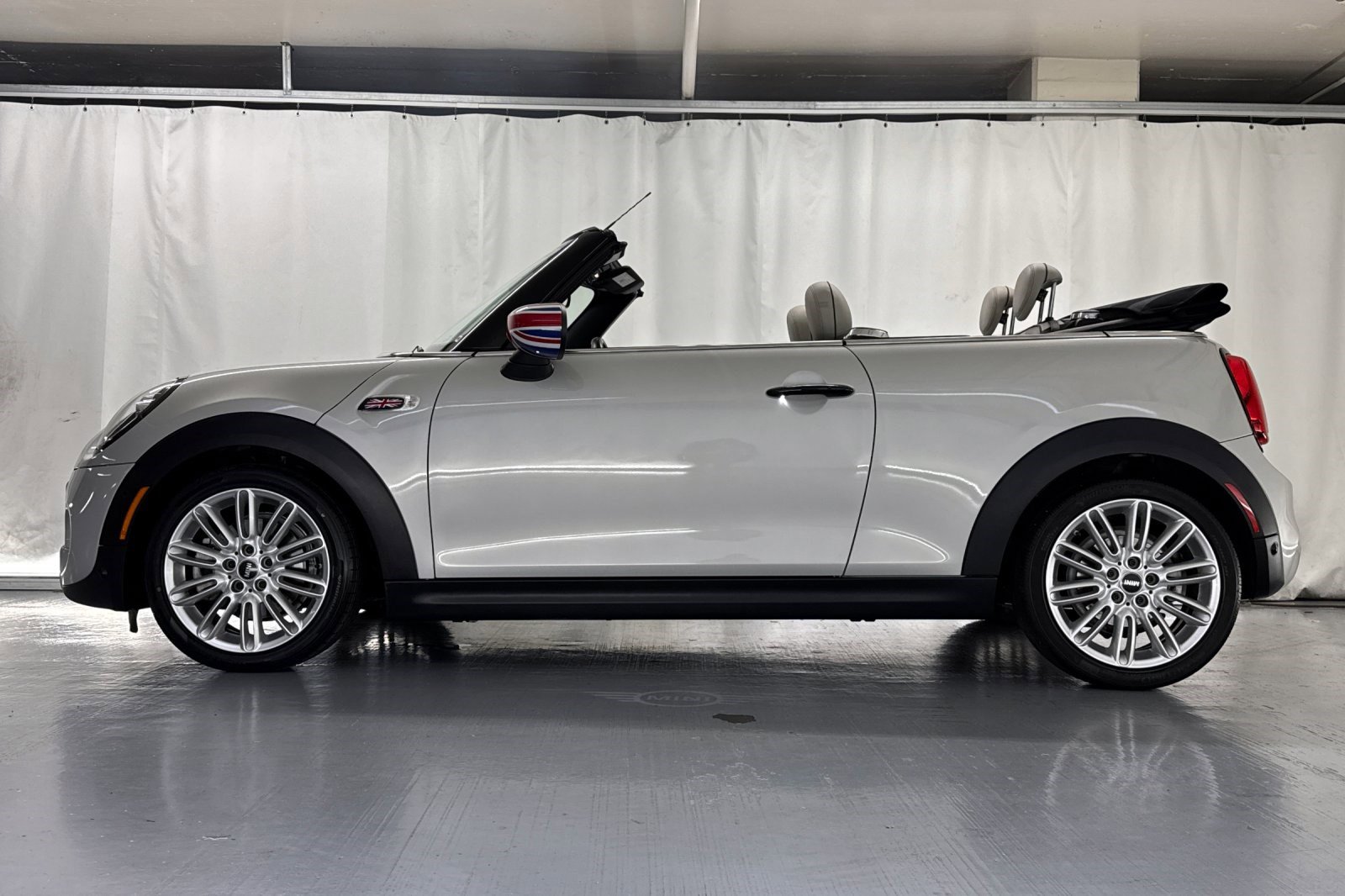 2020 Mini Cooper Convertible S photo 2