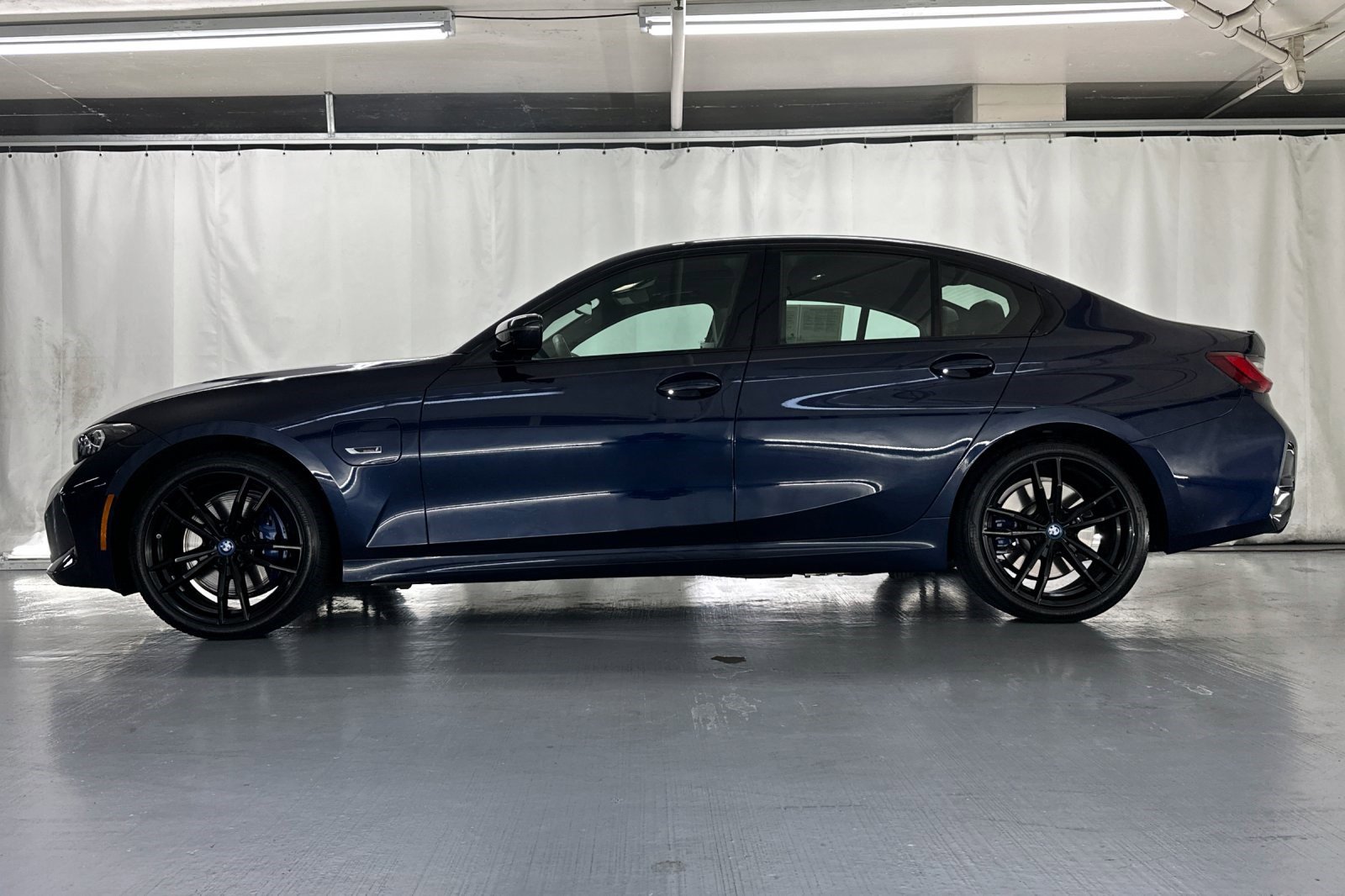 2023 Bmw 330e xDrive photo 2