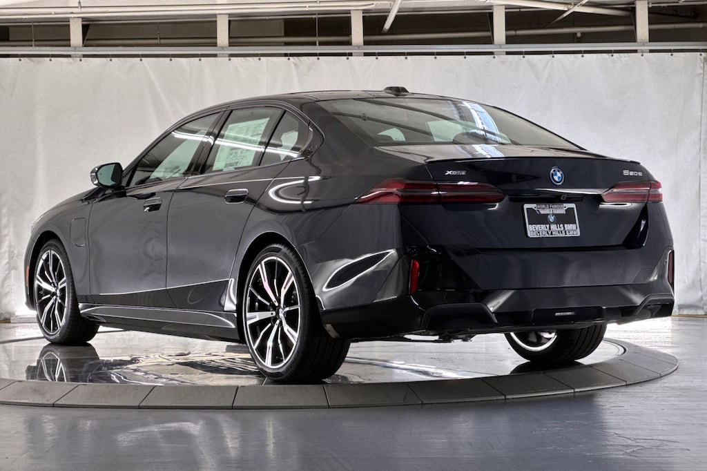 New 2027 BMW 550e xDrive Sedan