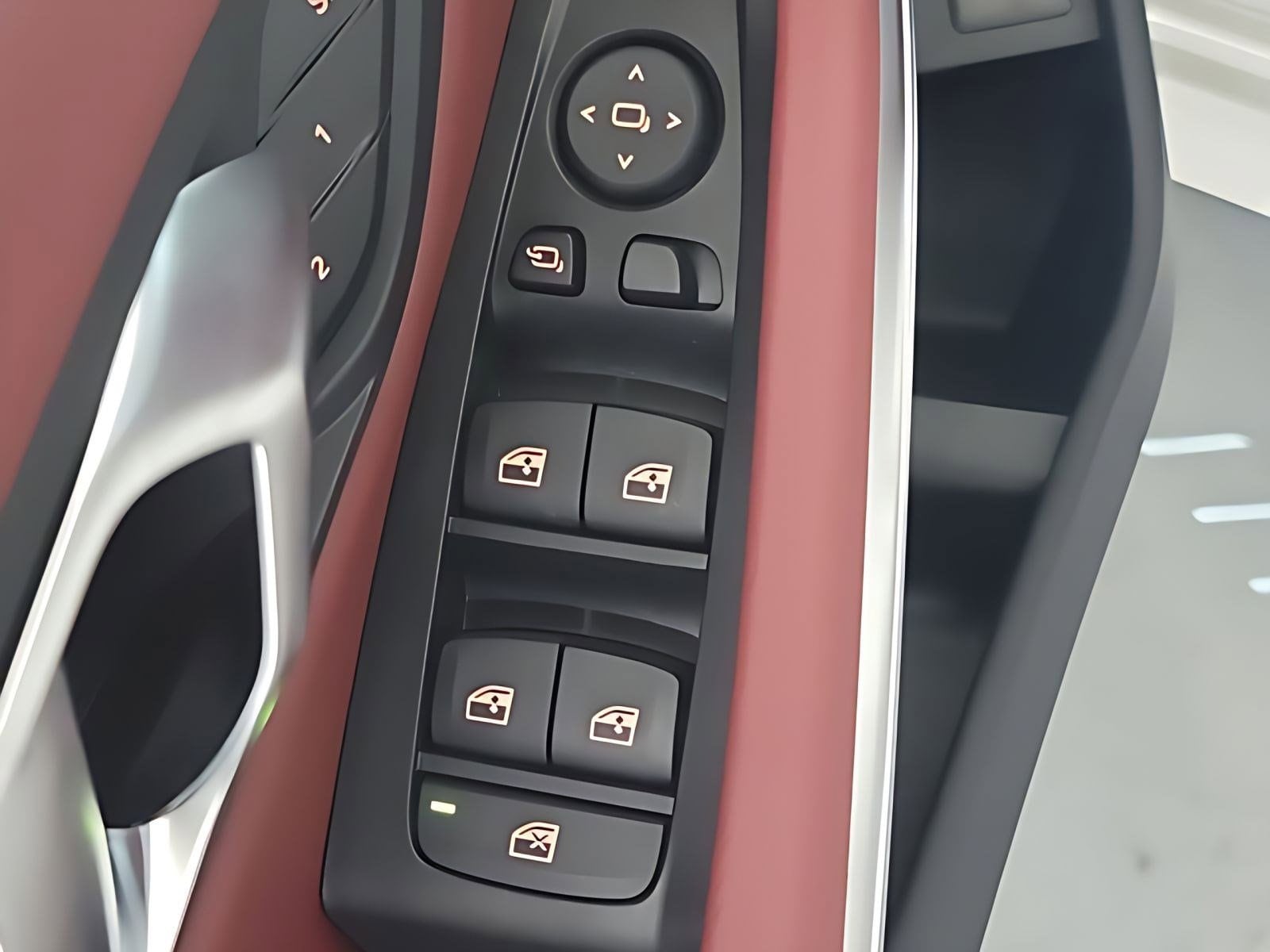 2025 BMW 330i photo 5