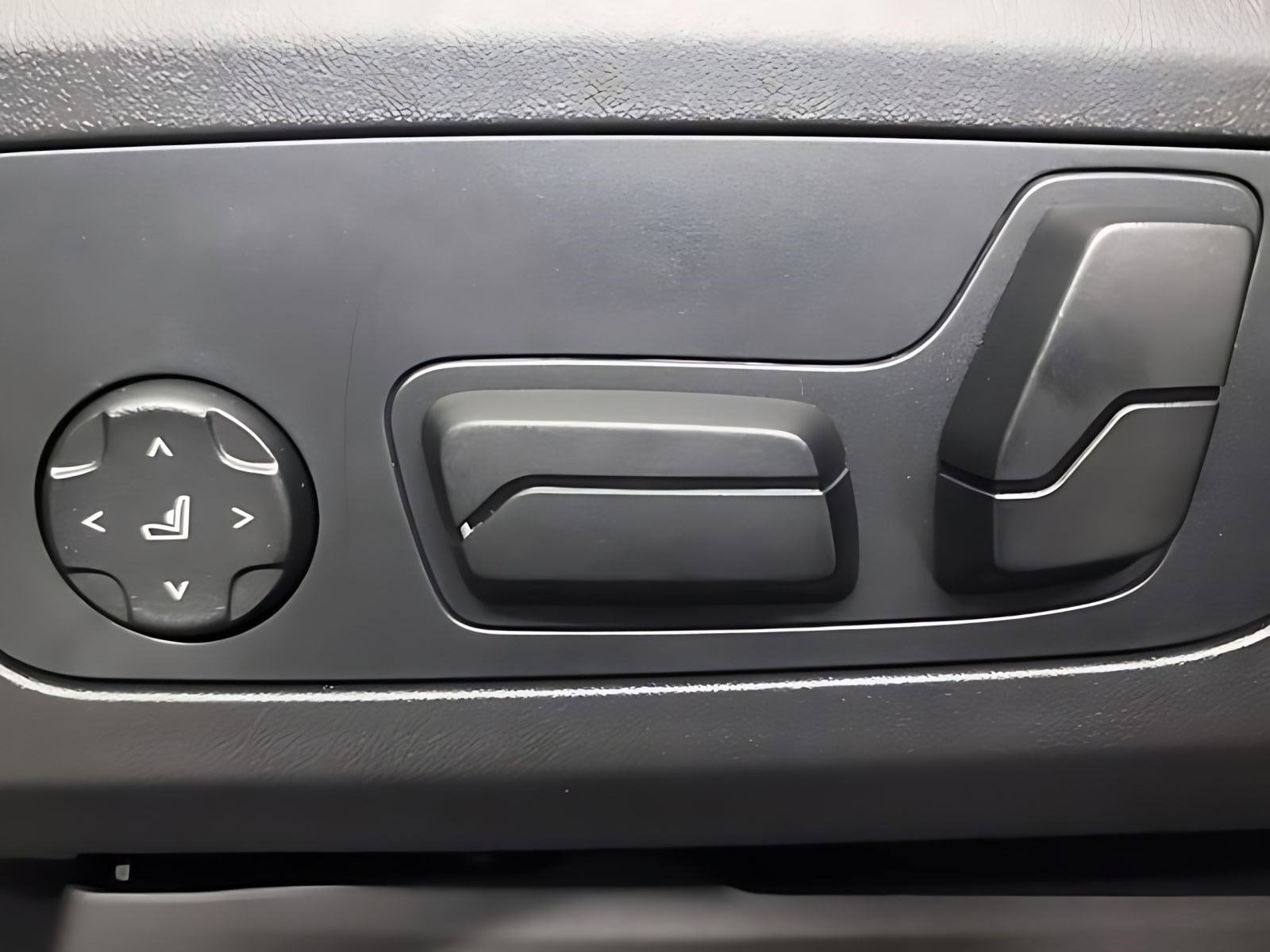 2025 BMW X1 xDrive28i photo 3