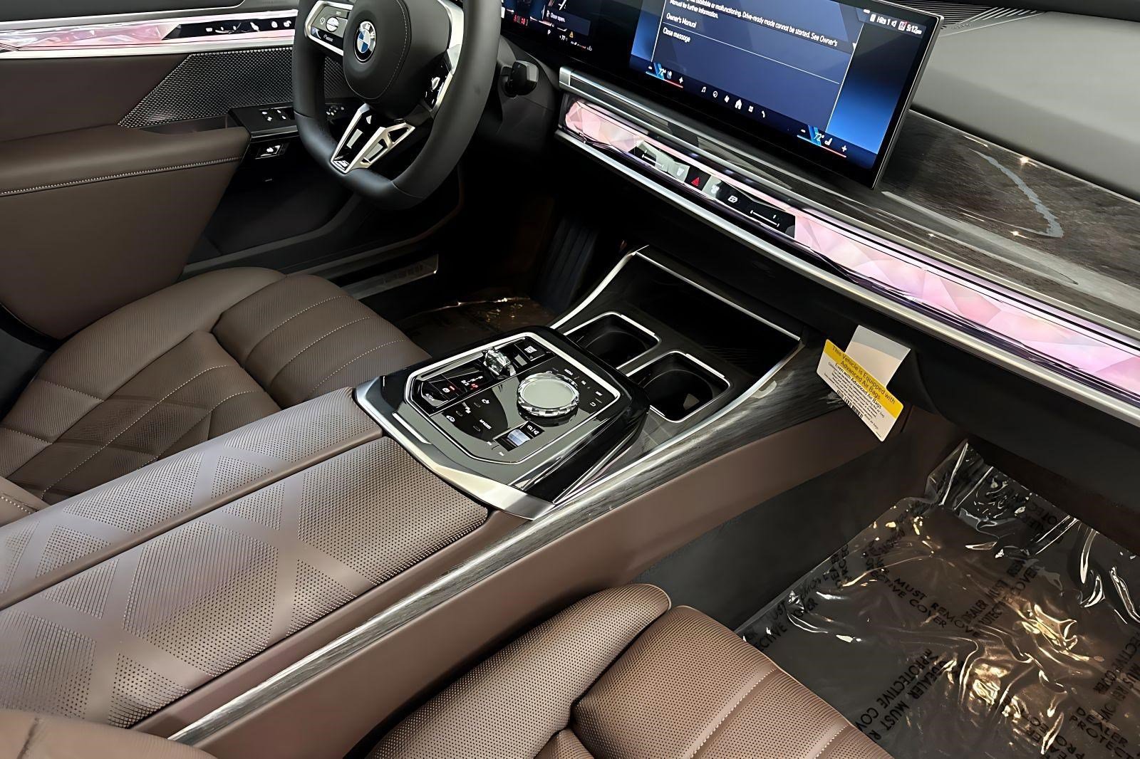 2025 BMW 7 Series 760i - Photo 22
