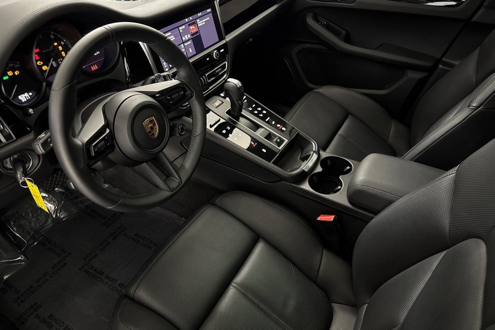 2023 Porsche Macan T photo 4