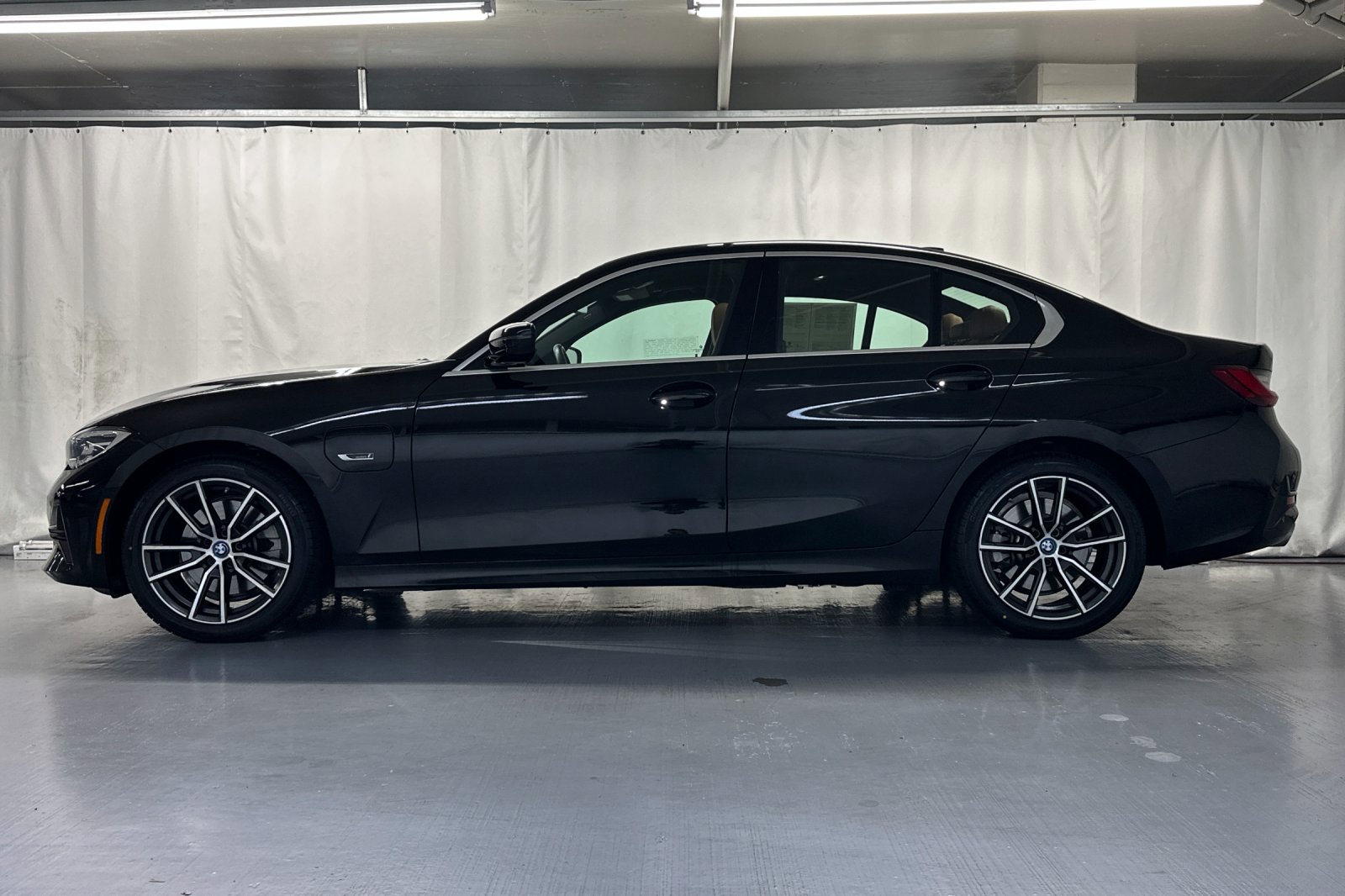 2022 Bmw 330e 3-Series photo 2