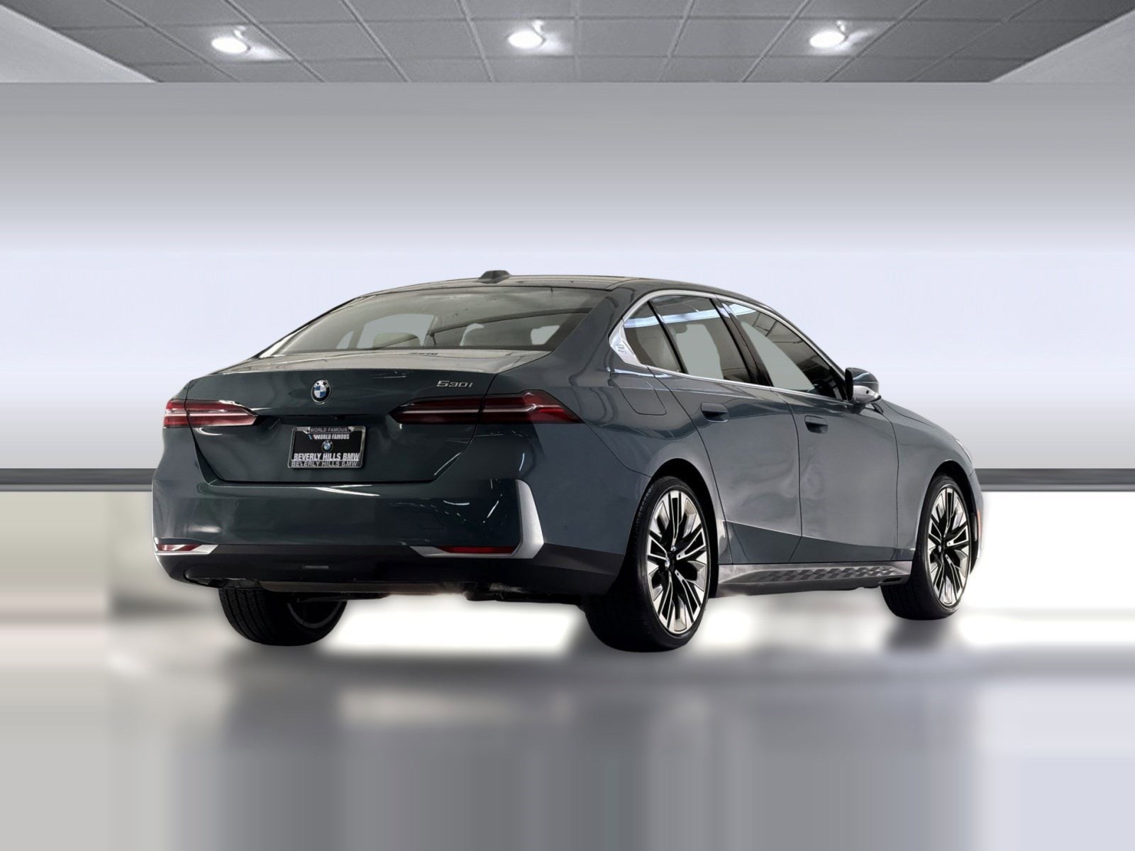 2025 BMW 530i photo 3