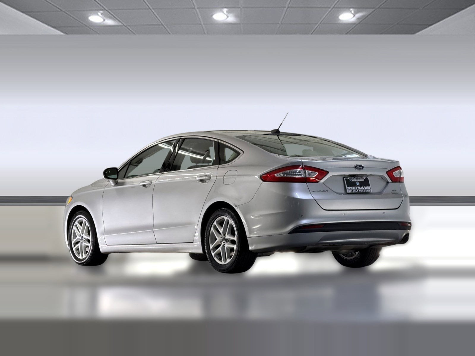 2015 Ford Fusion SE photo 2