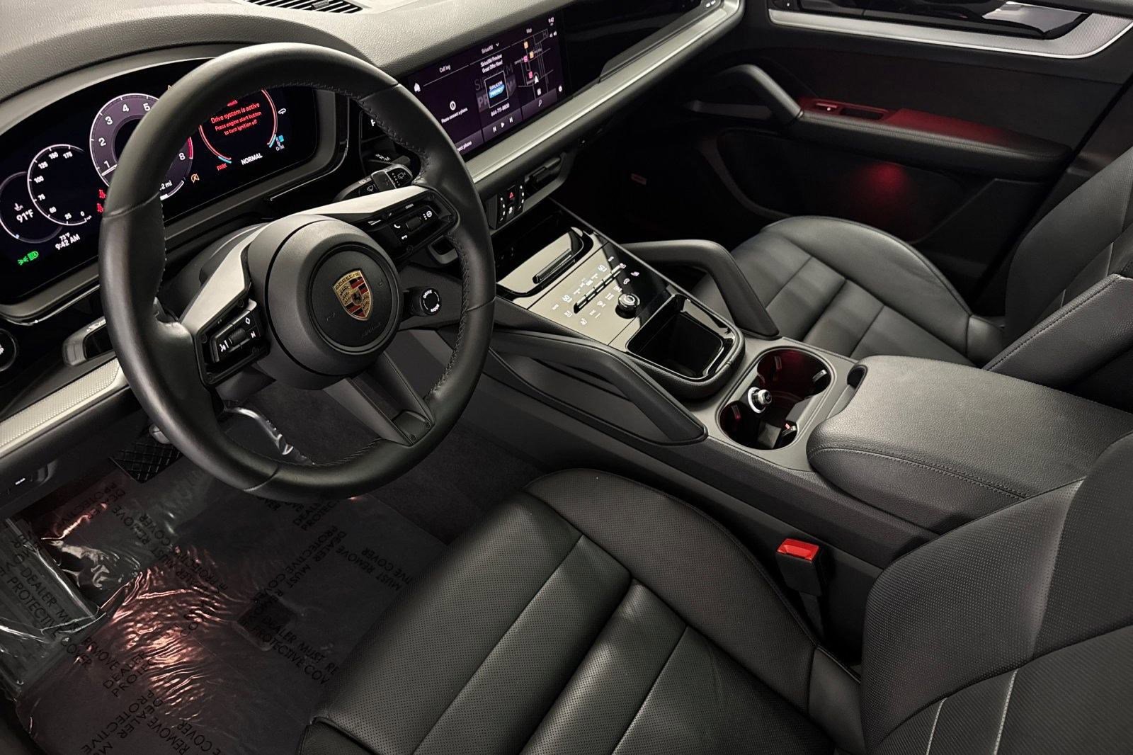 2024 Porsche Cayenne S photo 3