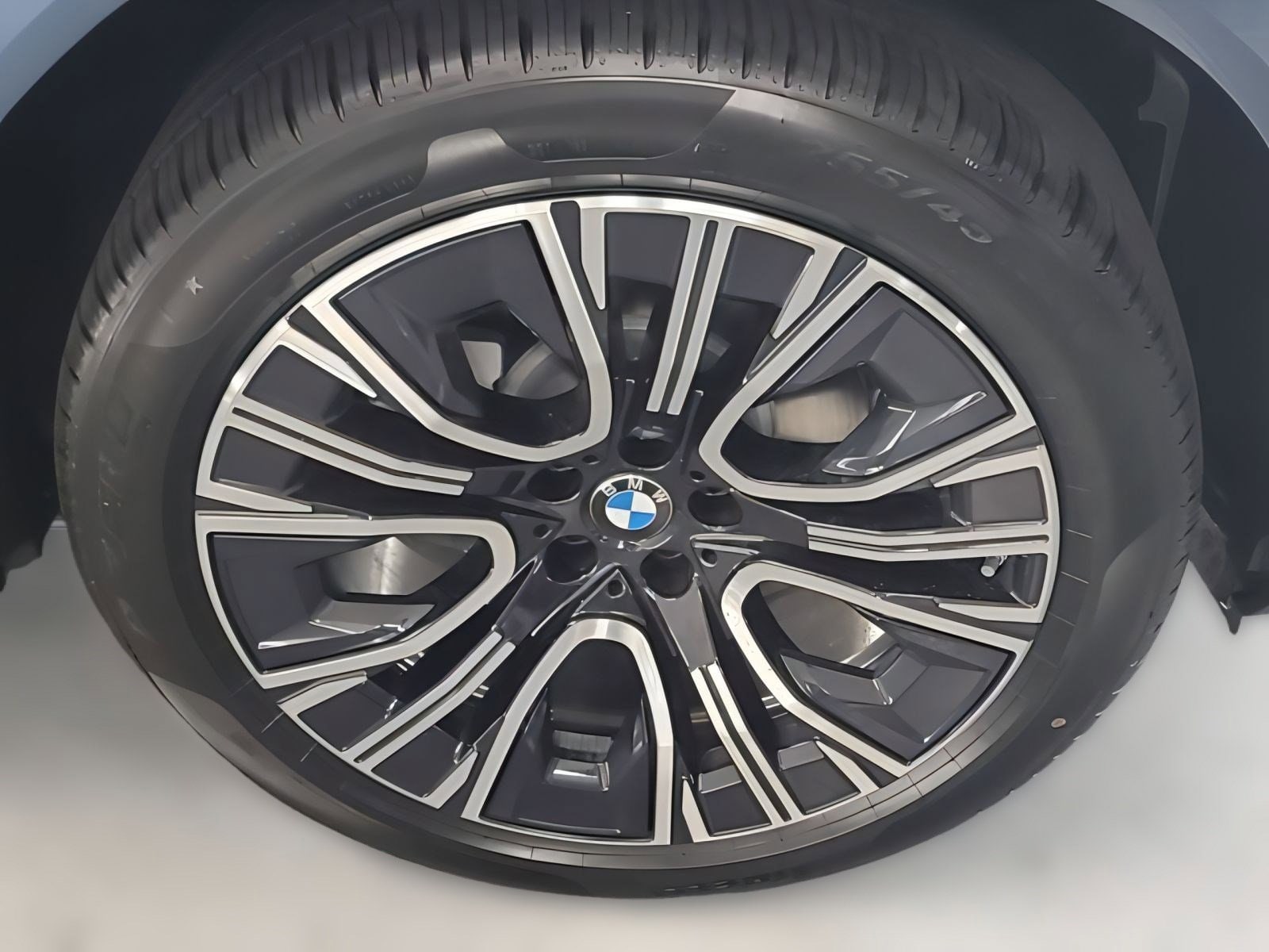 2025 BMW X3 30 xDrive photo 2