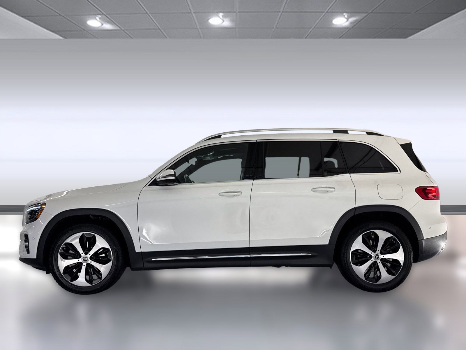 2024 Mercedes Benz GLB 250 photo 2