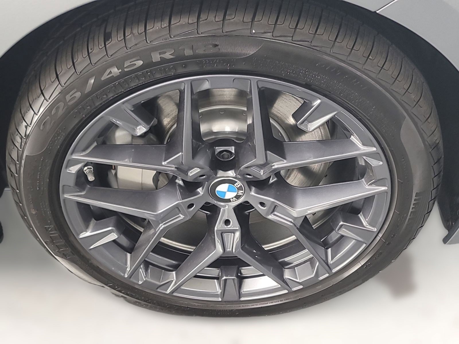 2025 Bmw 330i photo 3