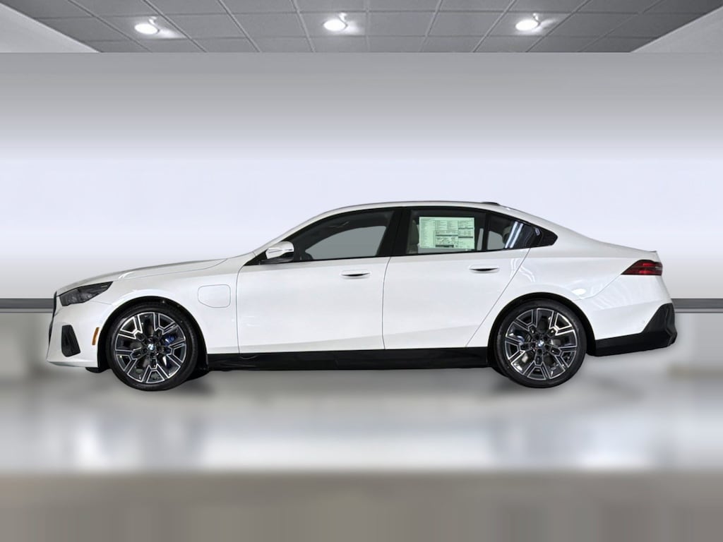 New 2027 BMW 550e xDrive Sedan