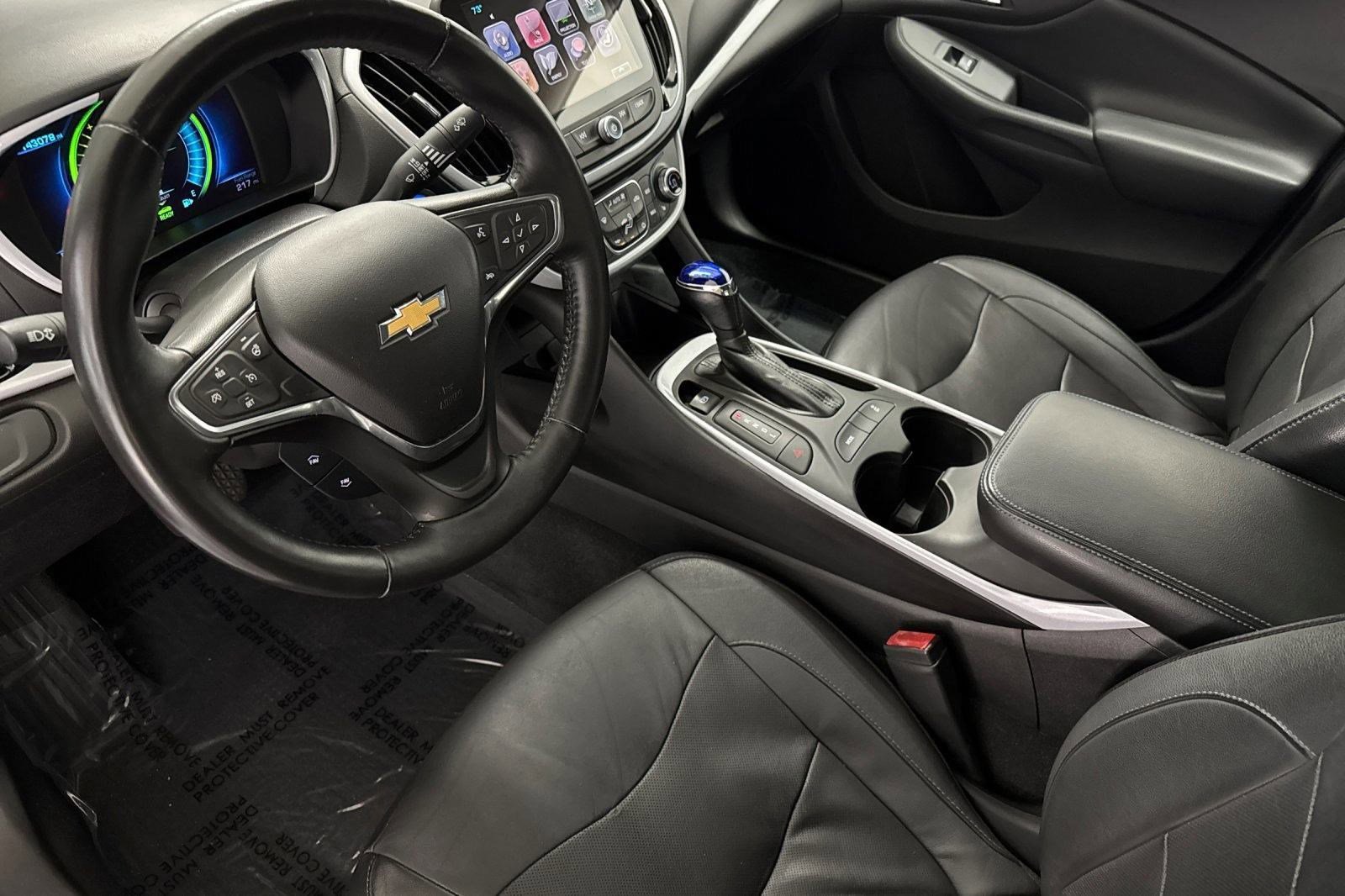 2017 Chevrolet Volt LT photo 4