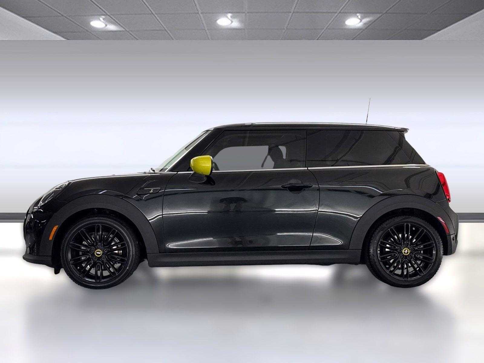 Used 2024 MINI Hardtop 2 Door SE with VIN WMW13DJ04R2U73514 for sale in Los Angeles, CA
