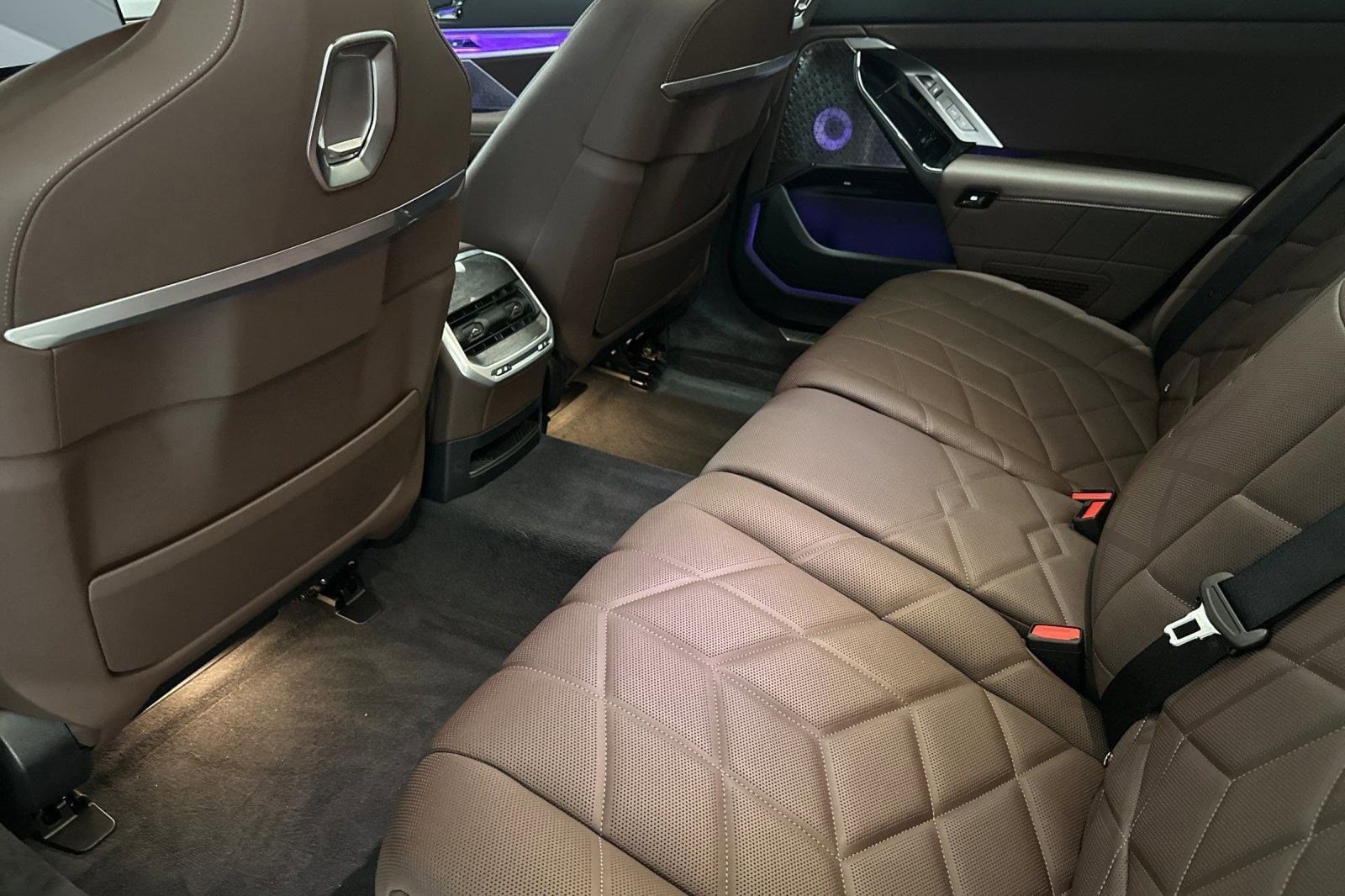 2025 BMW 7 Series 750e - Photo 15