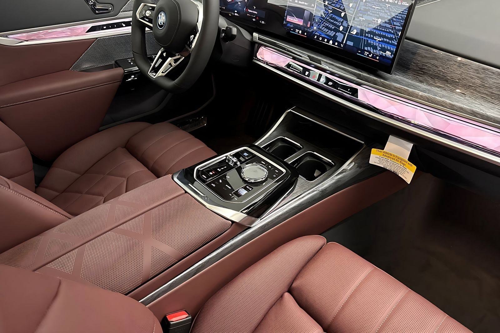 2025 BMW i7 60 - Photo 21