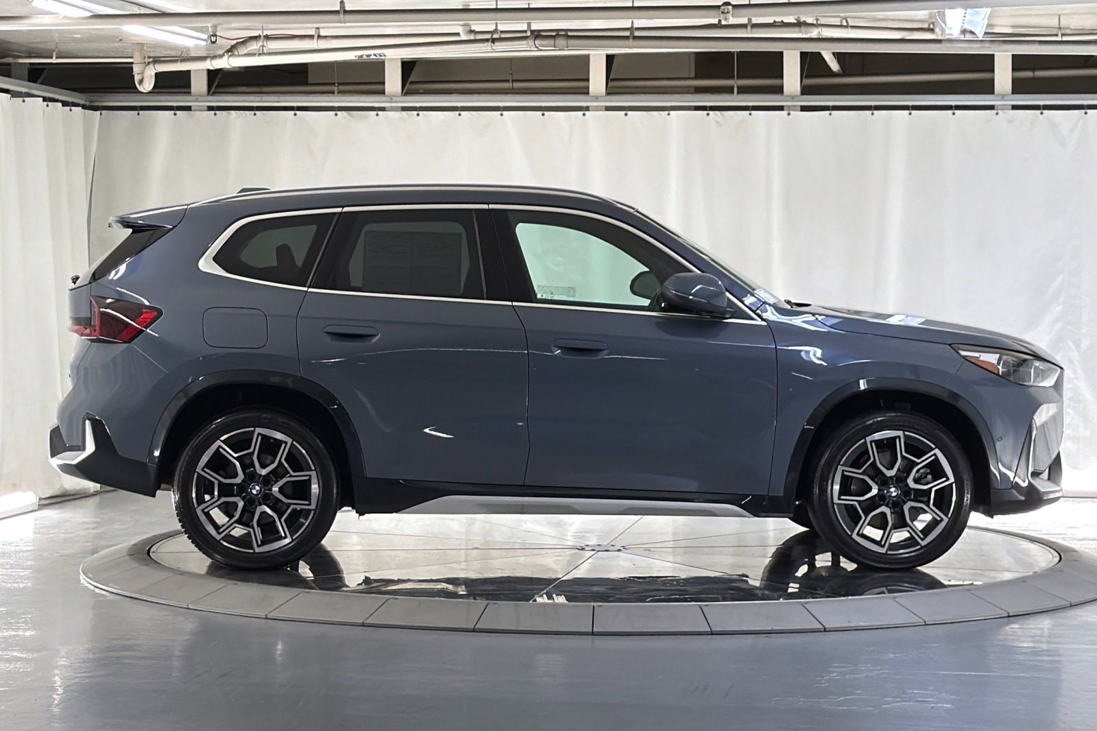 2025 BMW X1 xDrive28i photo 3