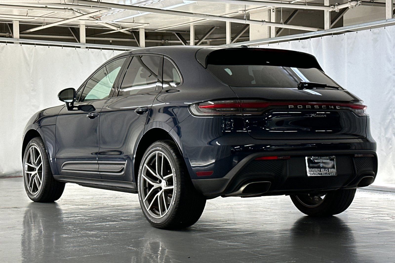 2023 Porsche Macan T photo 3