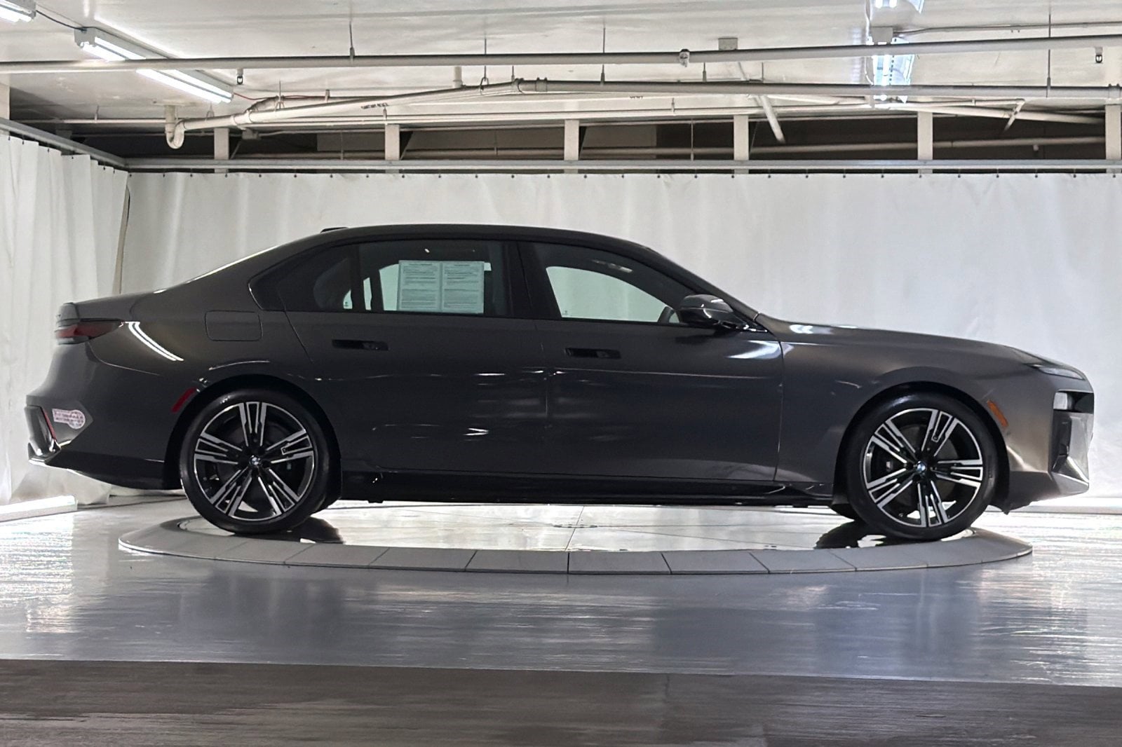 2023 BMW i7 photo 6