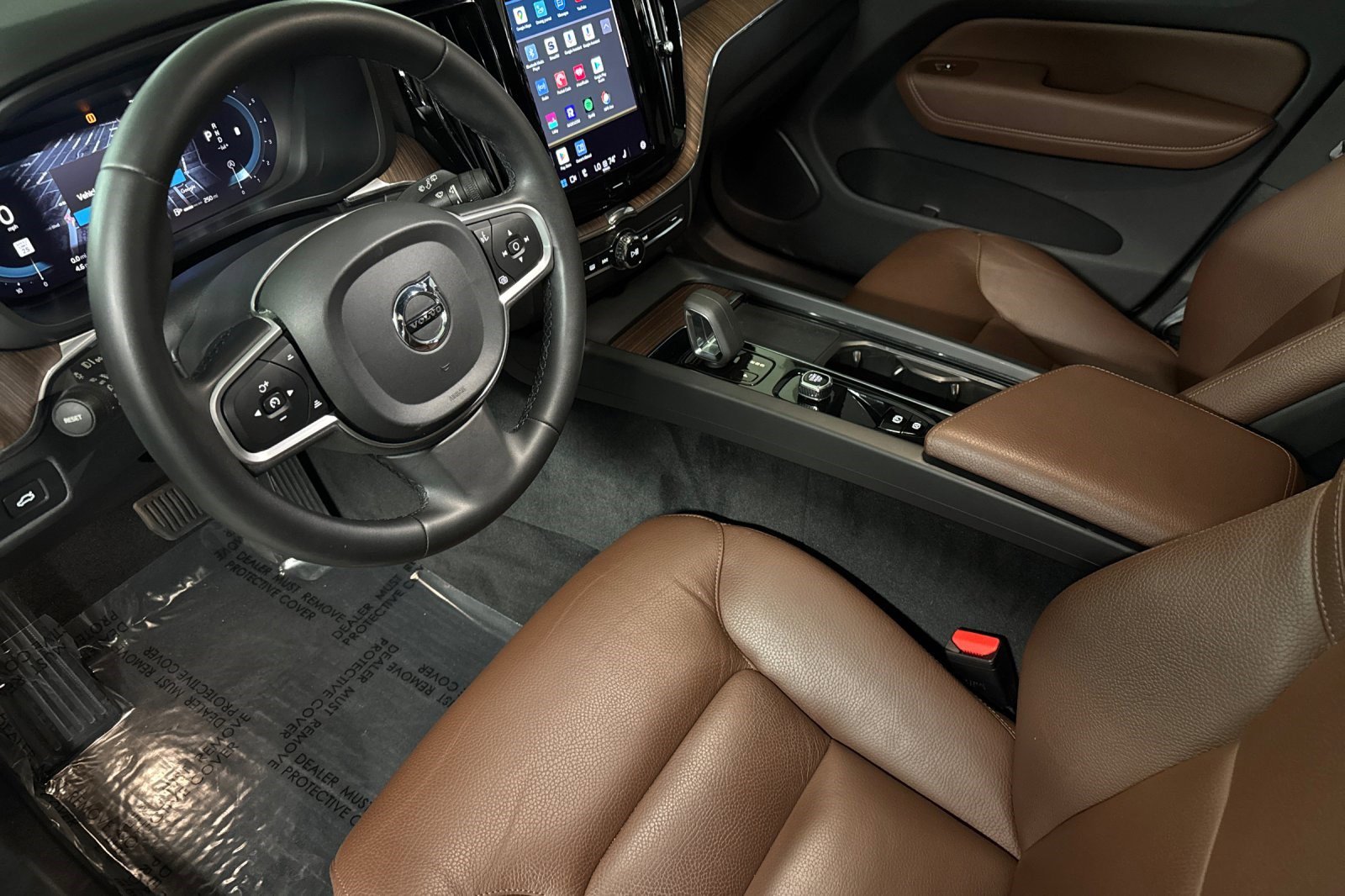 2022 Volvo XC60 Momentum photo 4