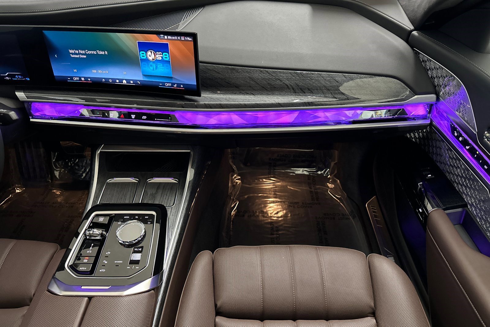 2025 BMW 7 Series 750e - Photo 30