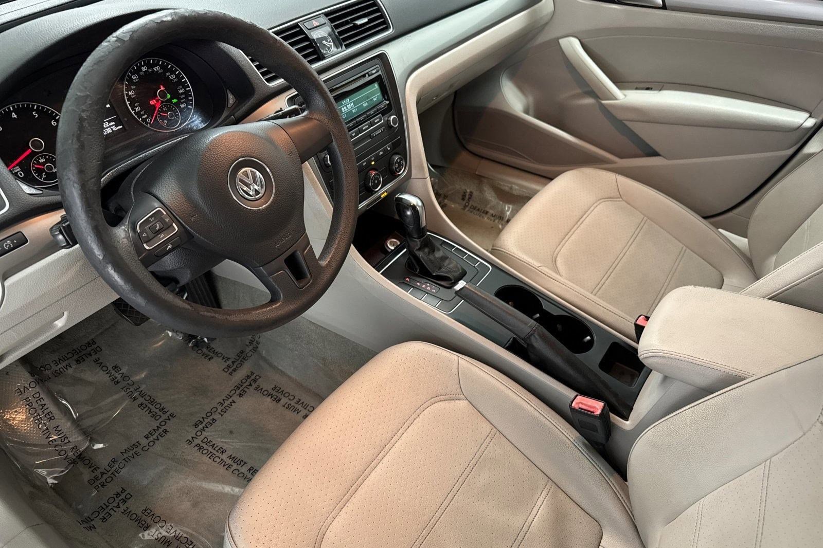 2013 Volkswagen Passat S photo 4