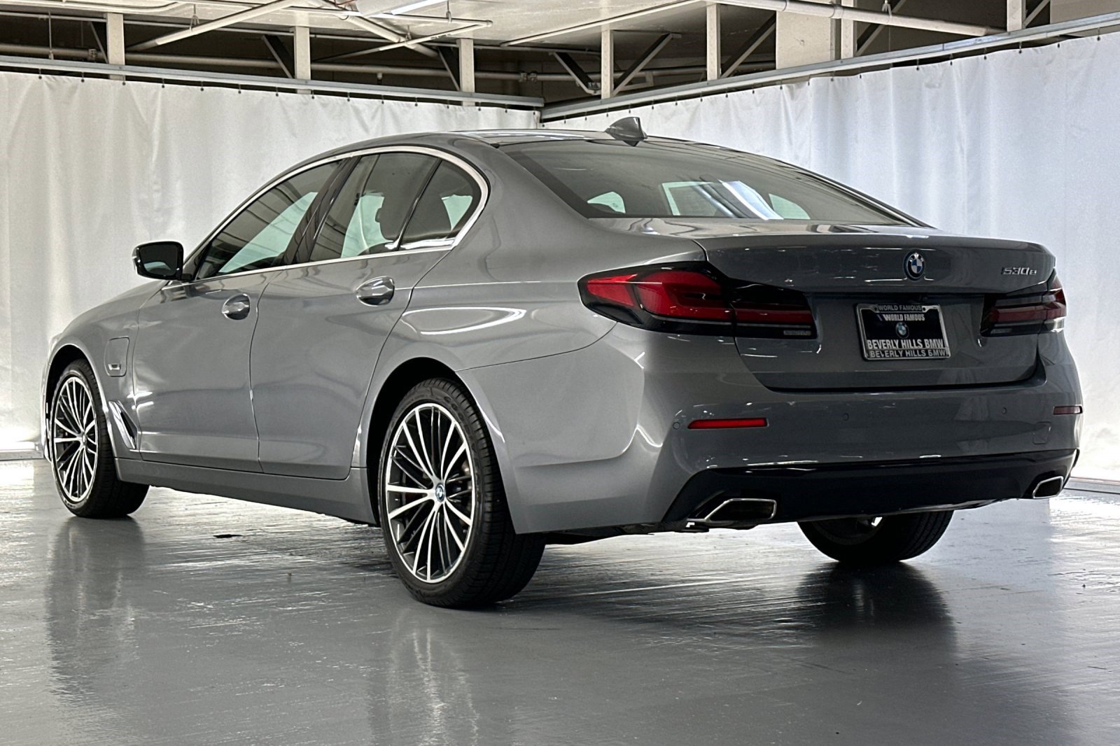 2023 Bmw 530e Sedan photo 3