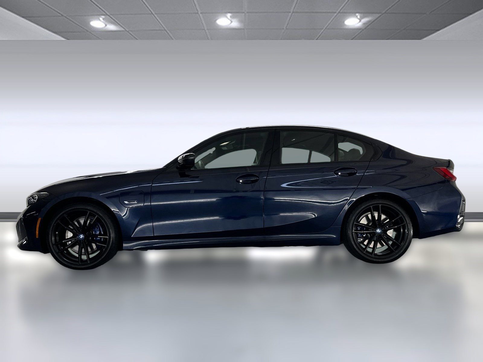 2023 Bmw 330e xDrive photo 2