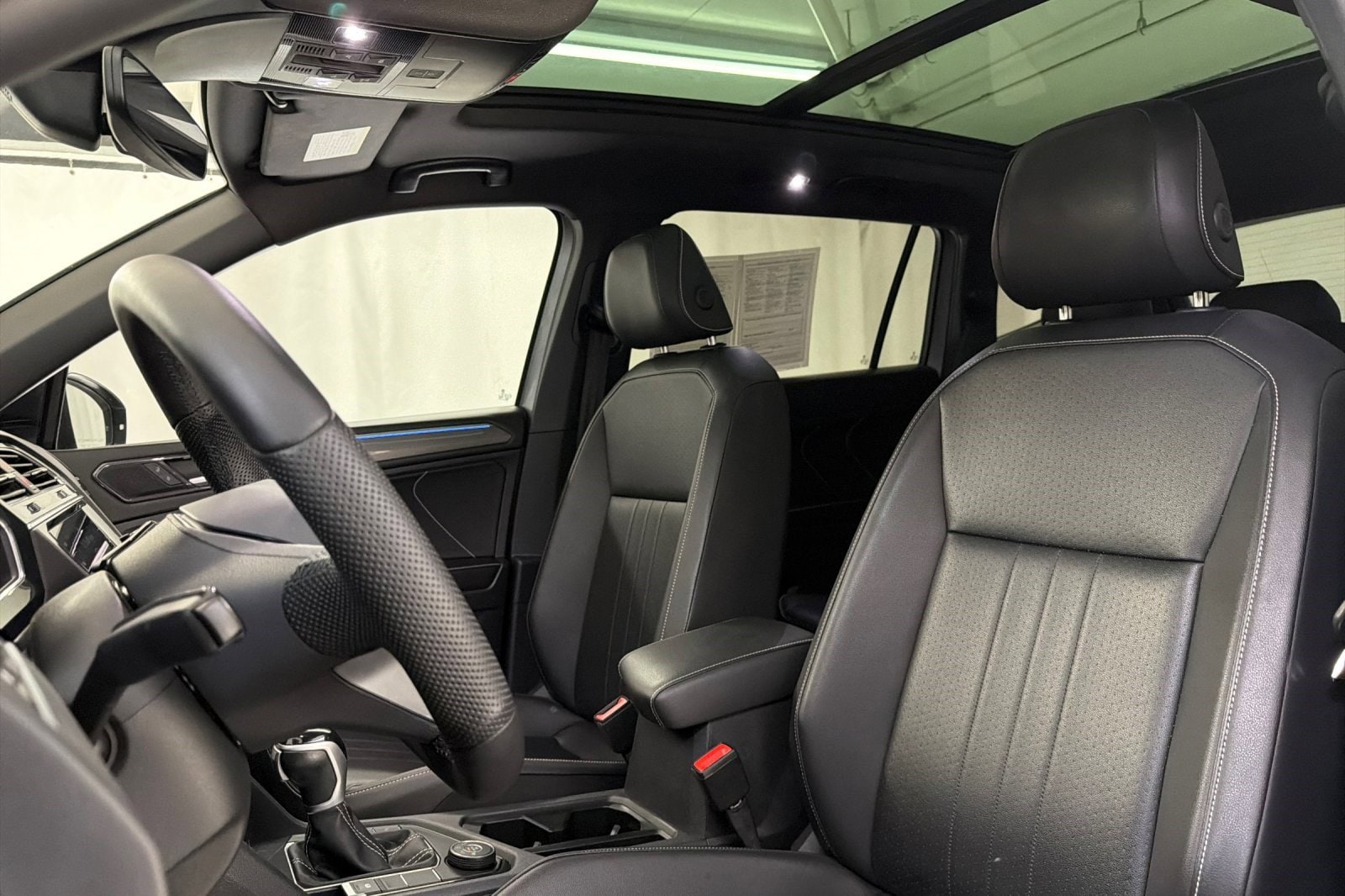 2022 Volkswagen Tiguan SE R-Line Black photo 5