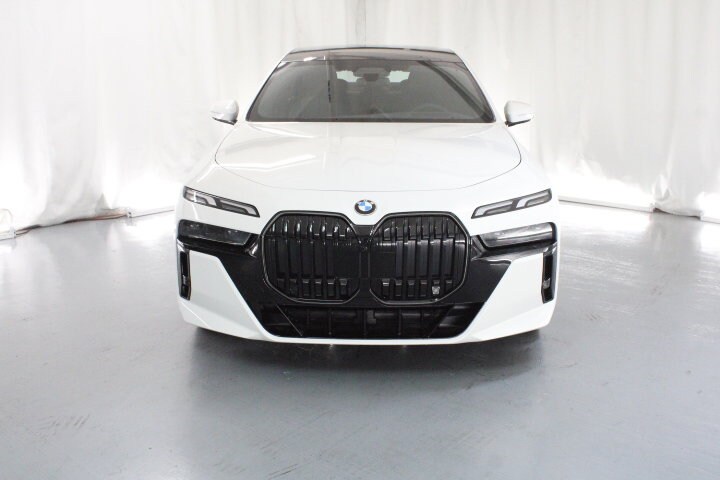 2025 Bmw 740i Sedan photo 2