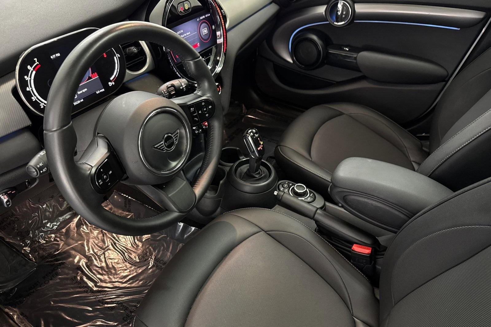 2023 Mini Cooper 4 Door Hardtop photo 3