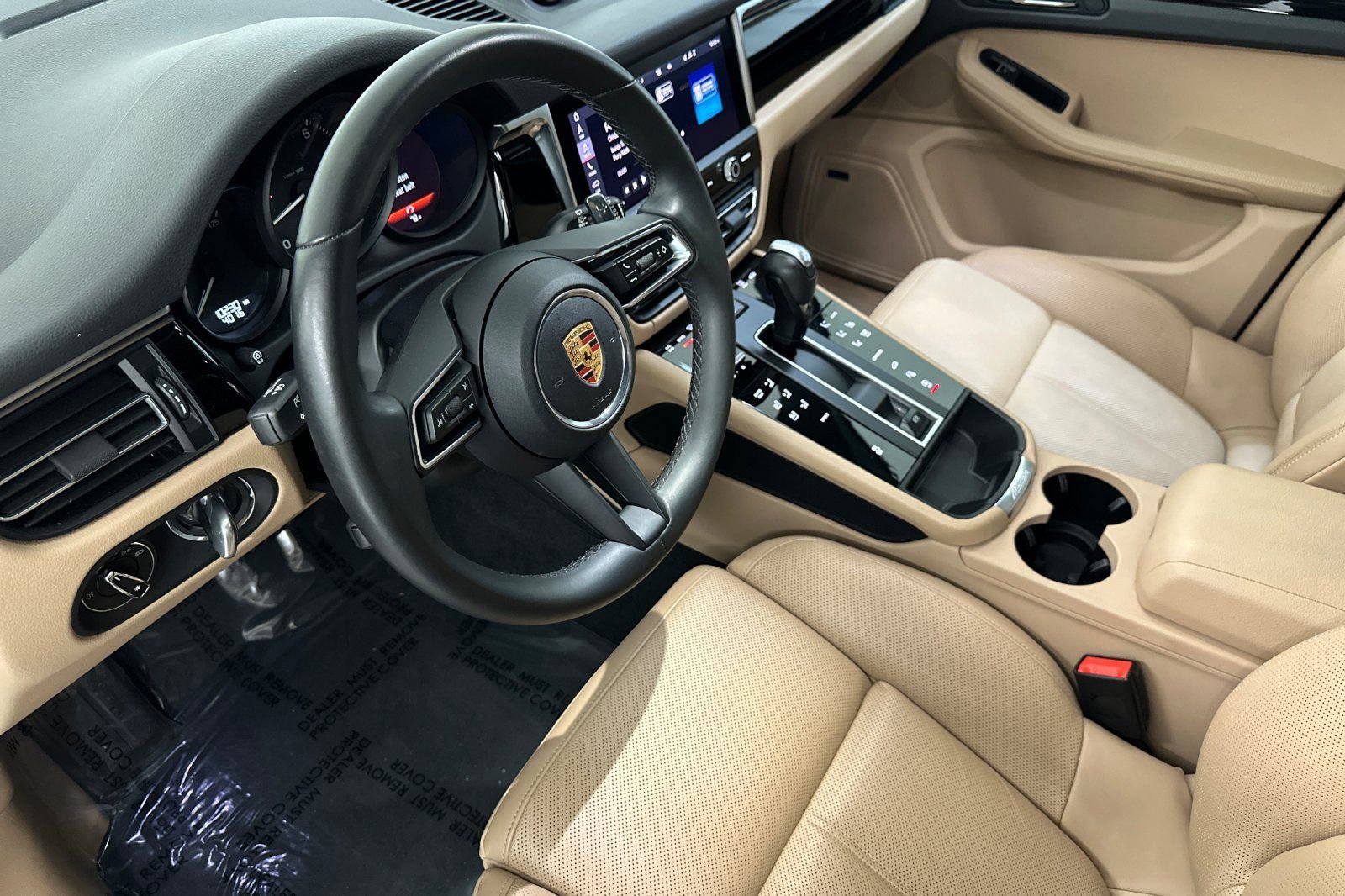 2023 Porsche Macan T photo 4