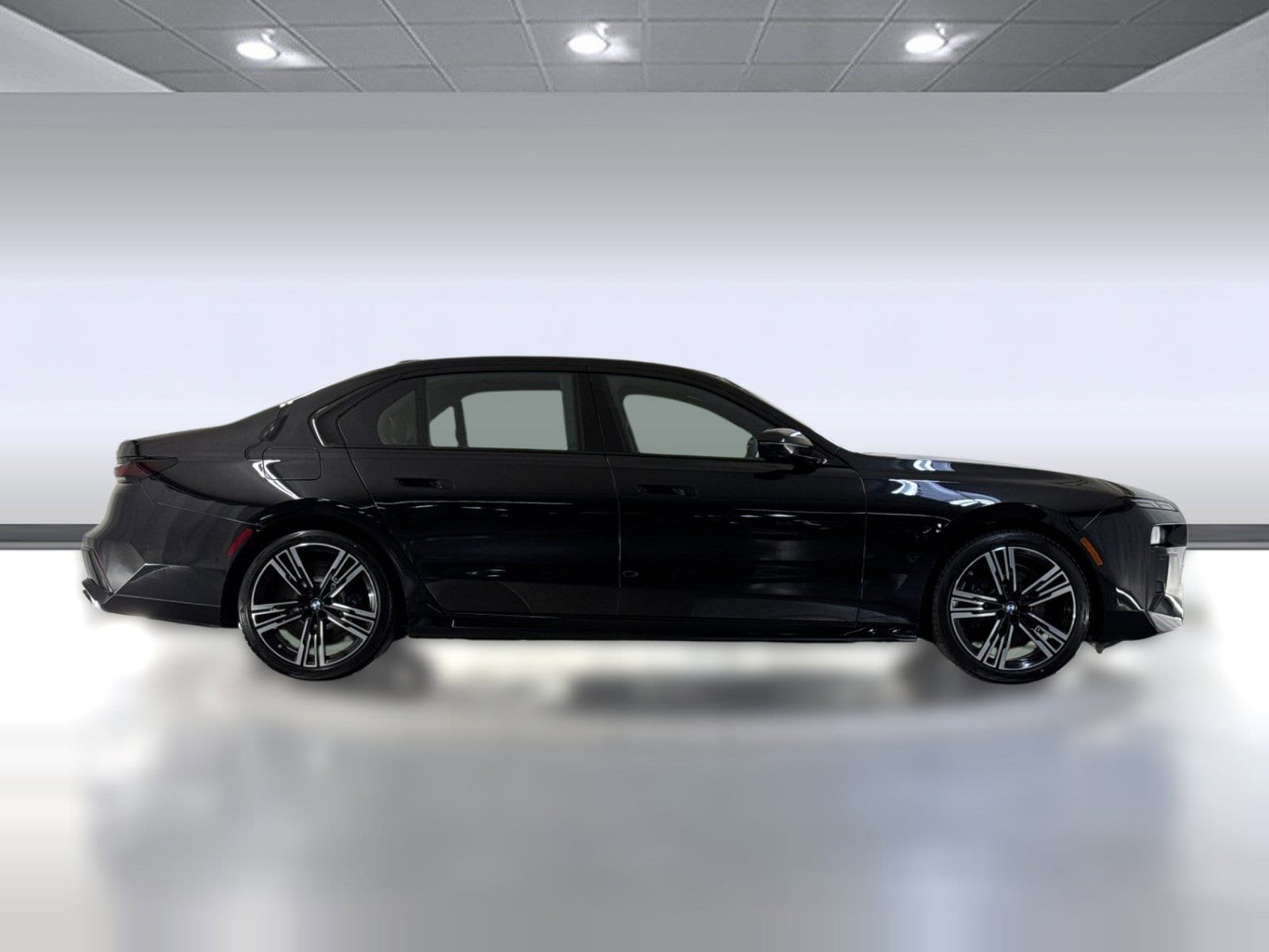 2025 BMW 7 Series 760i - Photo 8