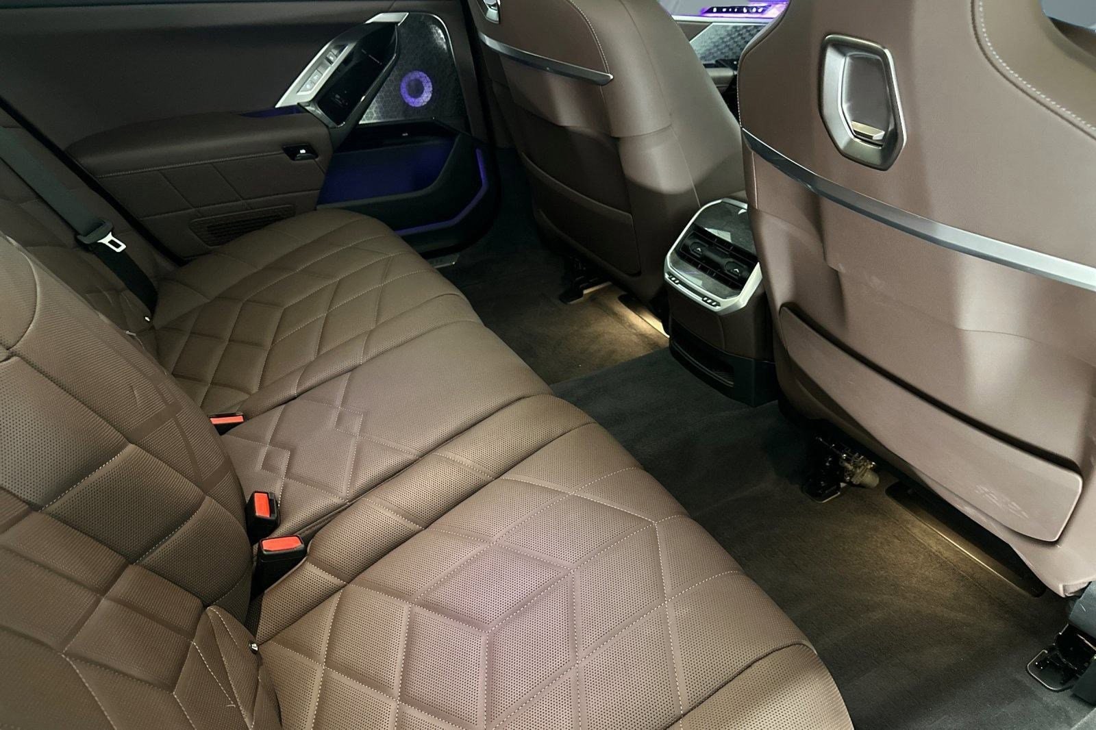 2025 BMW 7 Series 750e - Photo 31