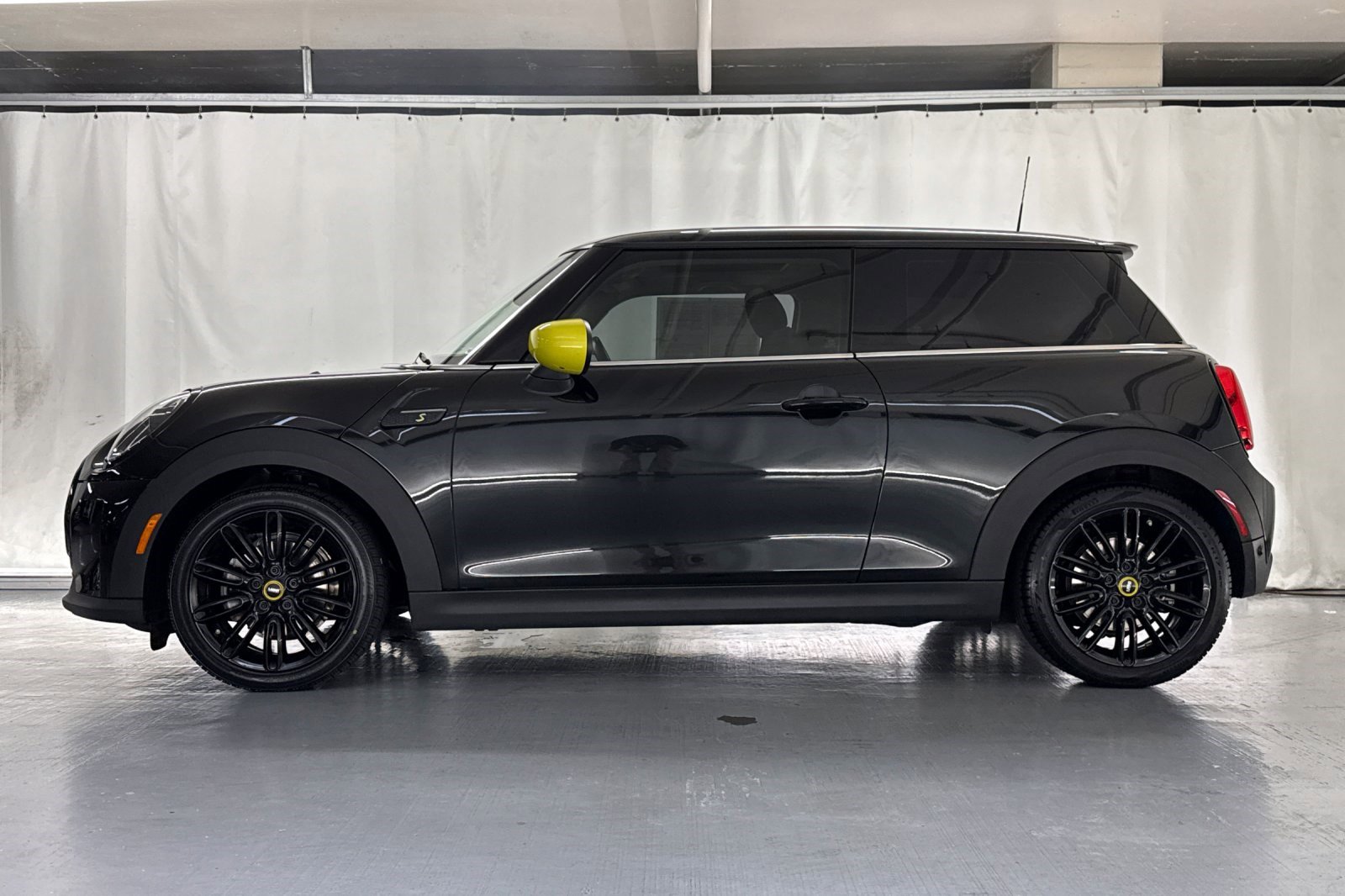 2024 Mini Cooper 2 Door Hardtop SE photo 2