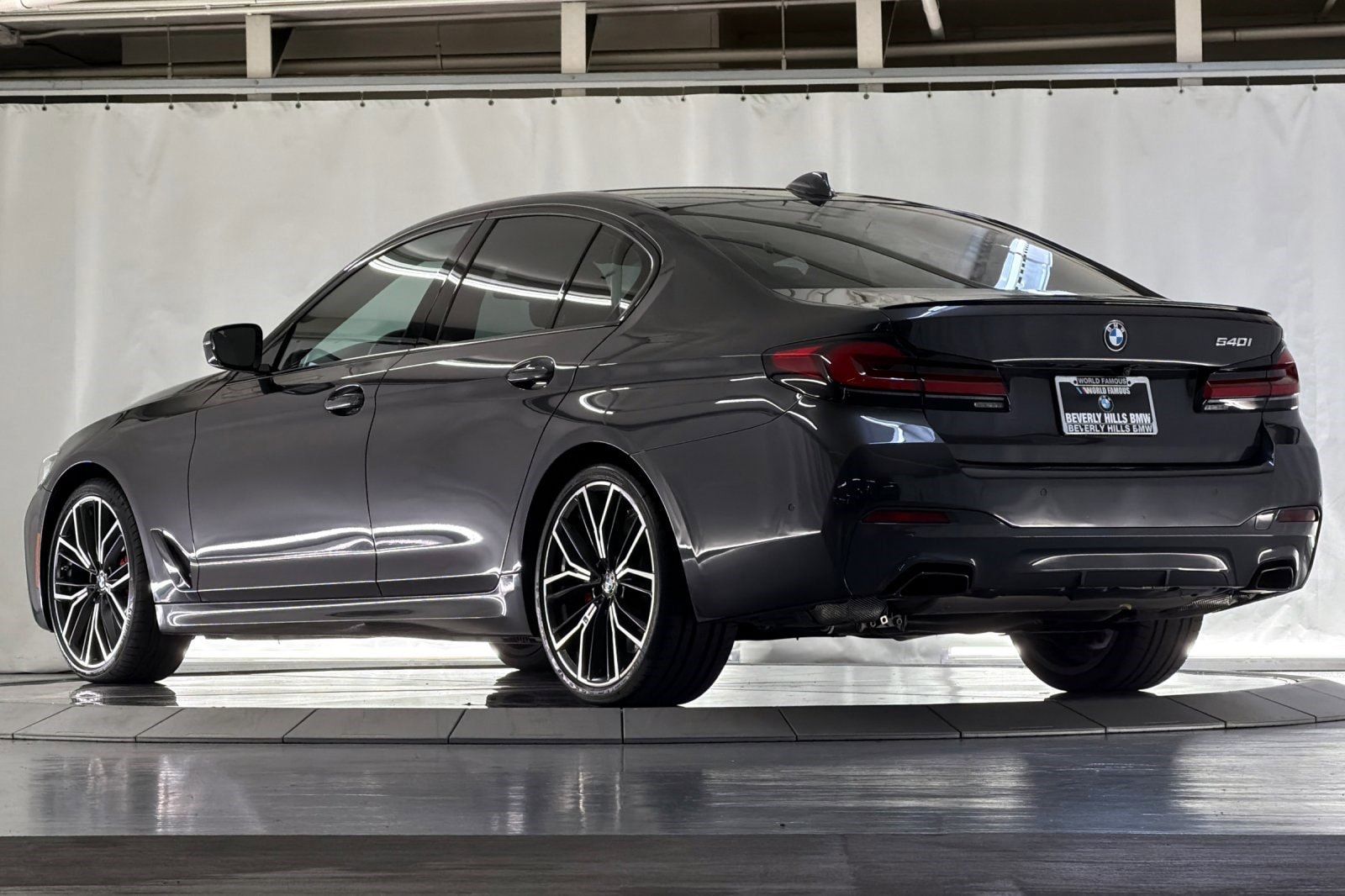 2023 BMW 540i photo 2