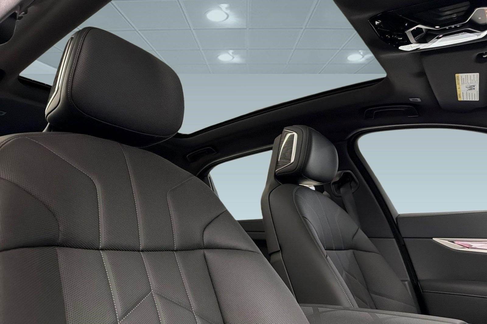 2025 BMW i7 50 - Photo 25