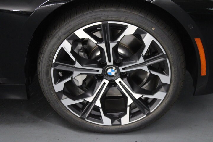 2025 Bmw 330i Sedan photo 3