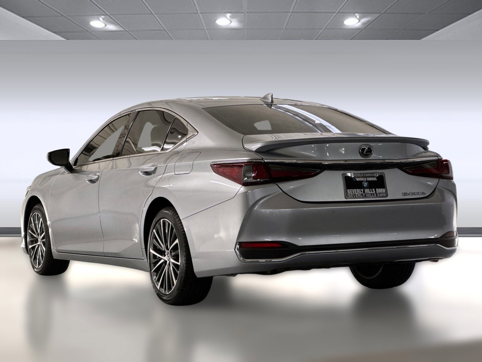 2023 Lexus ES 300h photo 3