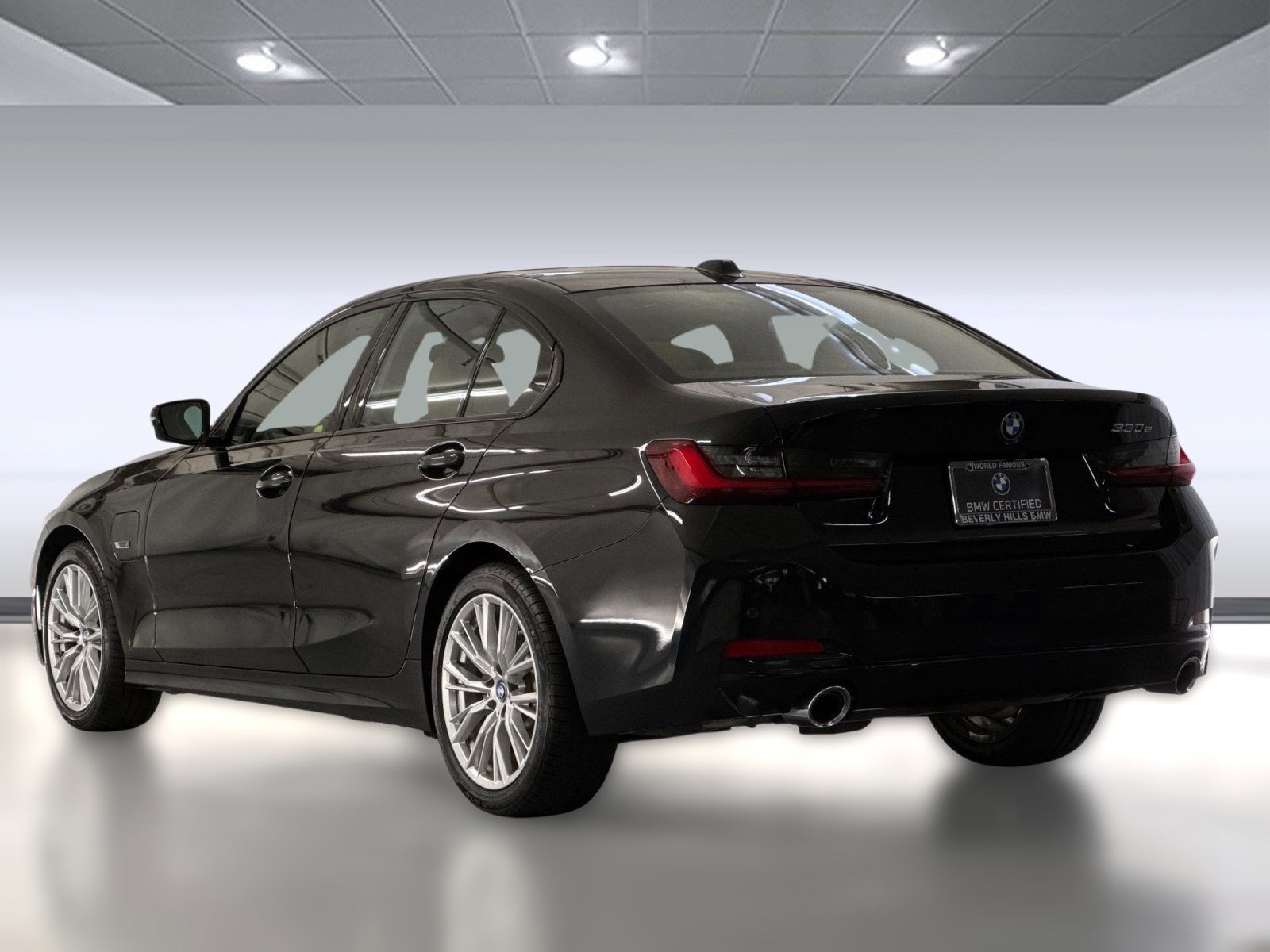 2023 Bmw 330e Sedan photo 3