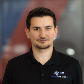 Staff member Alex Pahomi from ID_b4a0cd