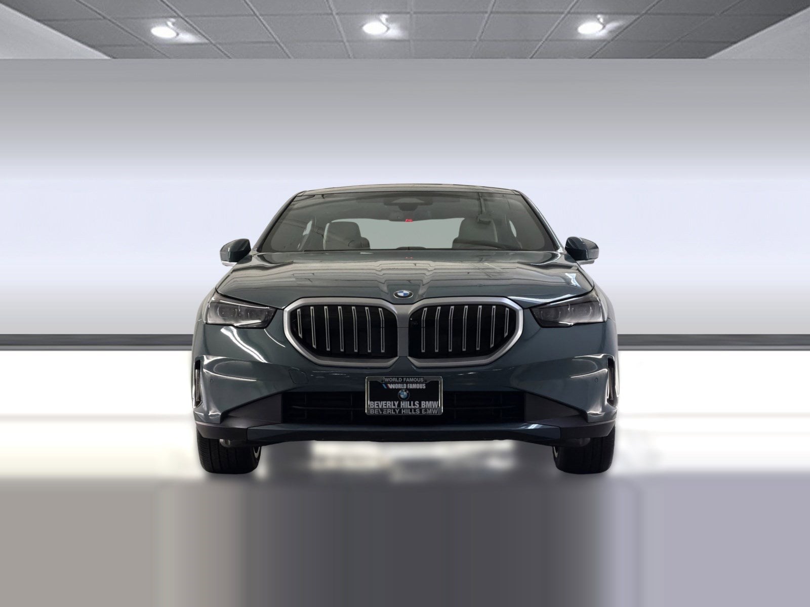 2025 BMW 530i photo 4