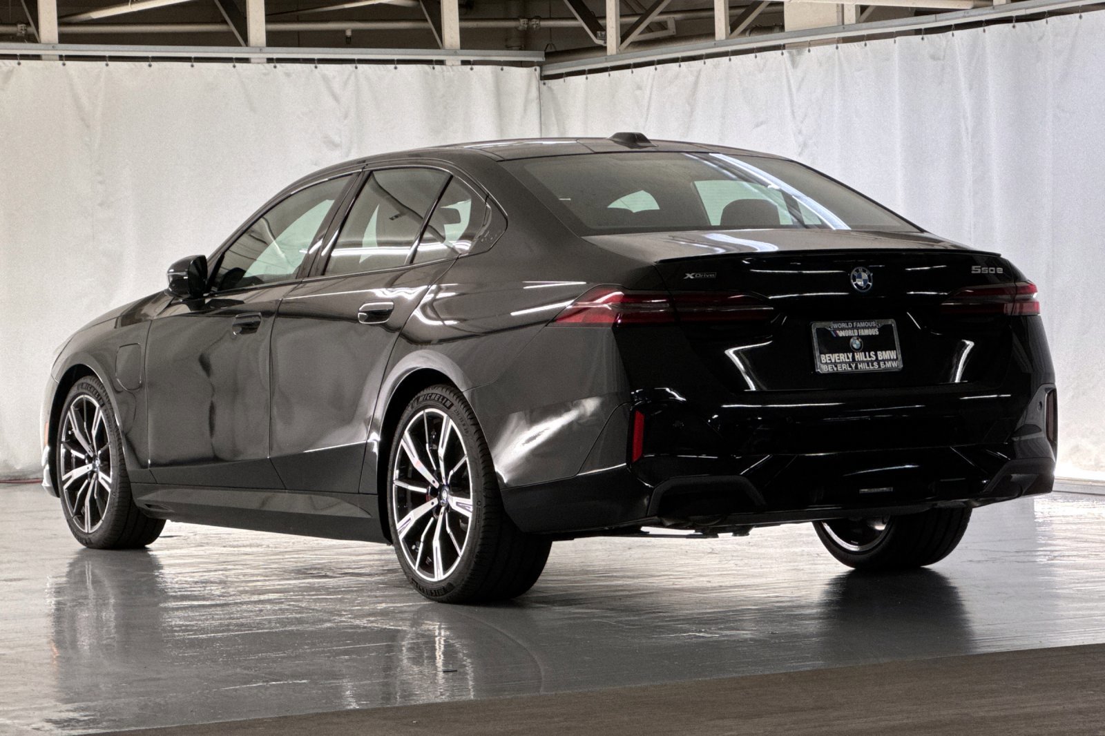 2025 Bmw 550e xDrive photo 2