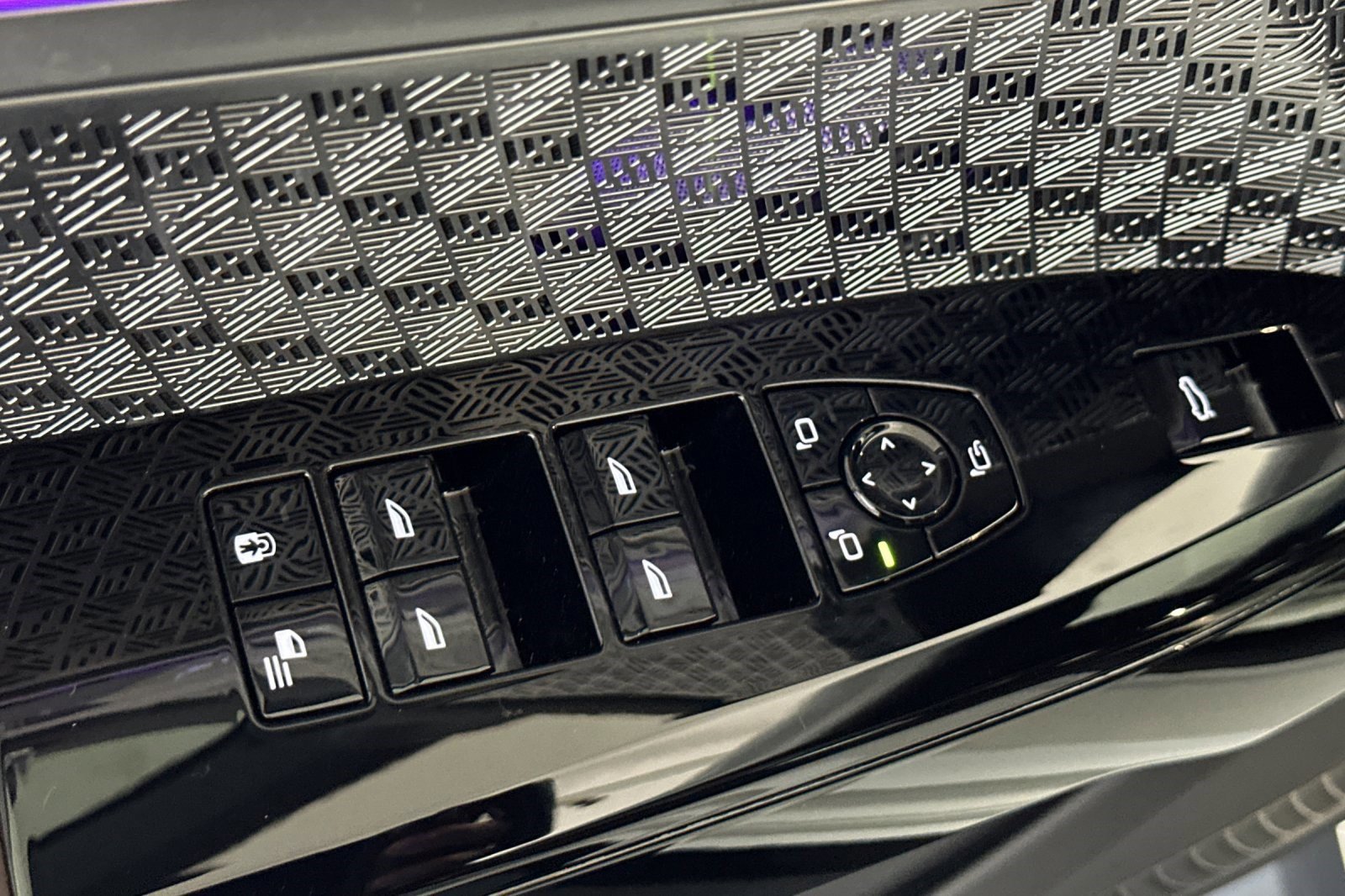 2025 BMW 7 Series 750e - Photo 13