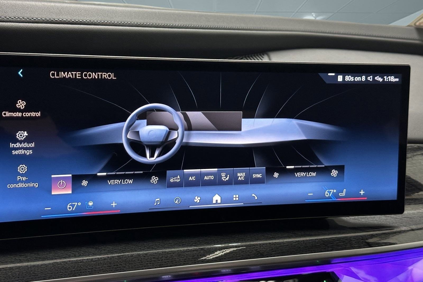 2025 BMW 7 Series 750e - Photo 28