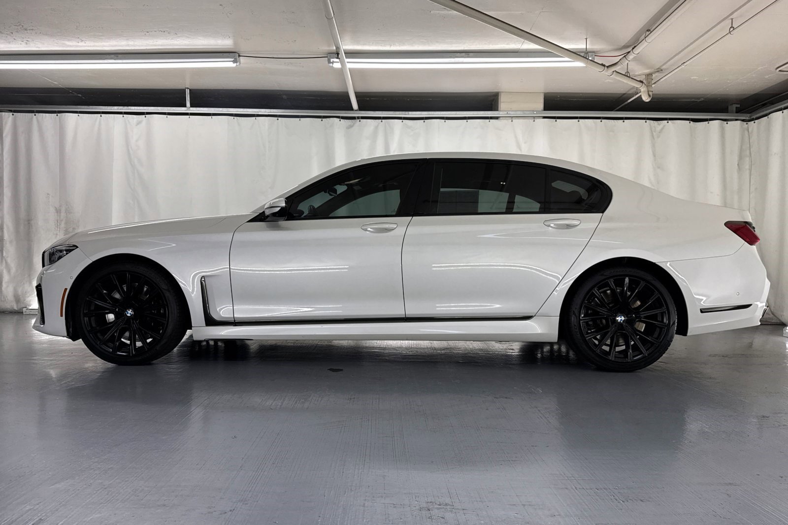 2022 Bmw 740i 7-Series photo 2