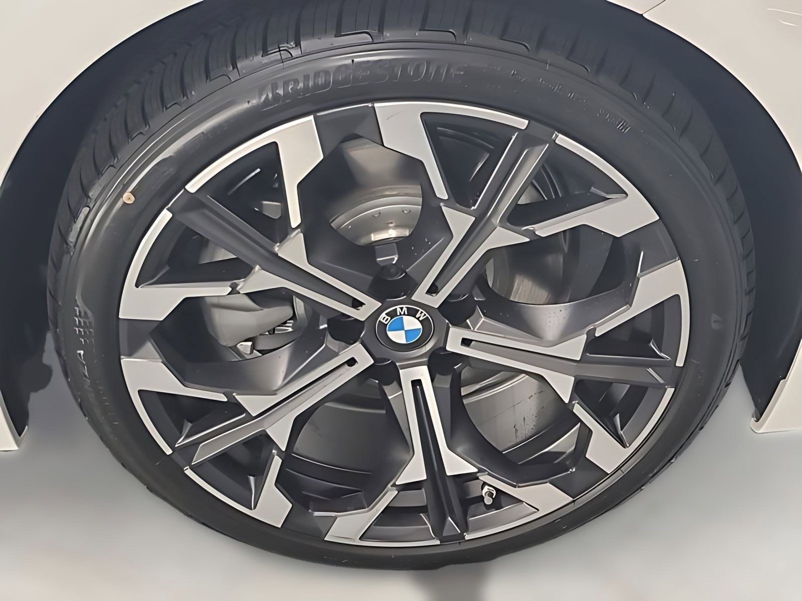 2025 BMW 230i photo 2