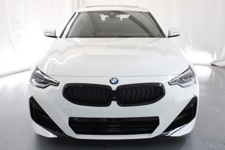2025 Bmw 230i Coupe photo 2