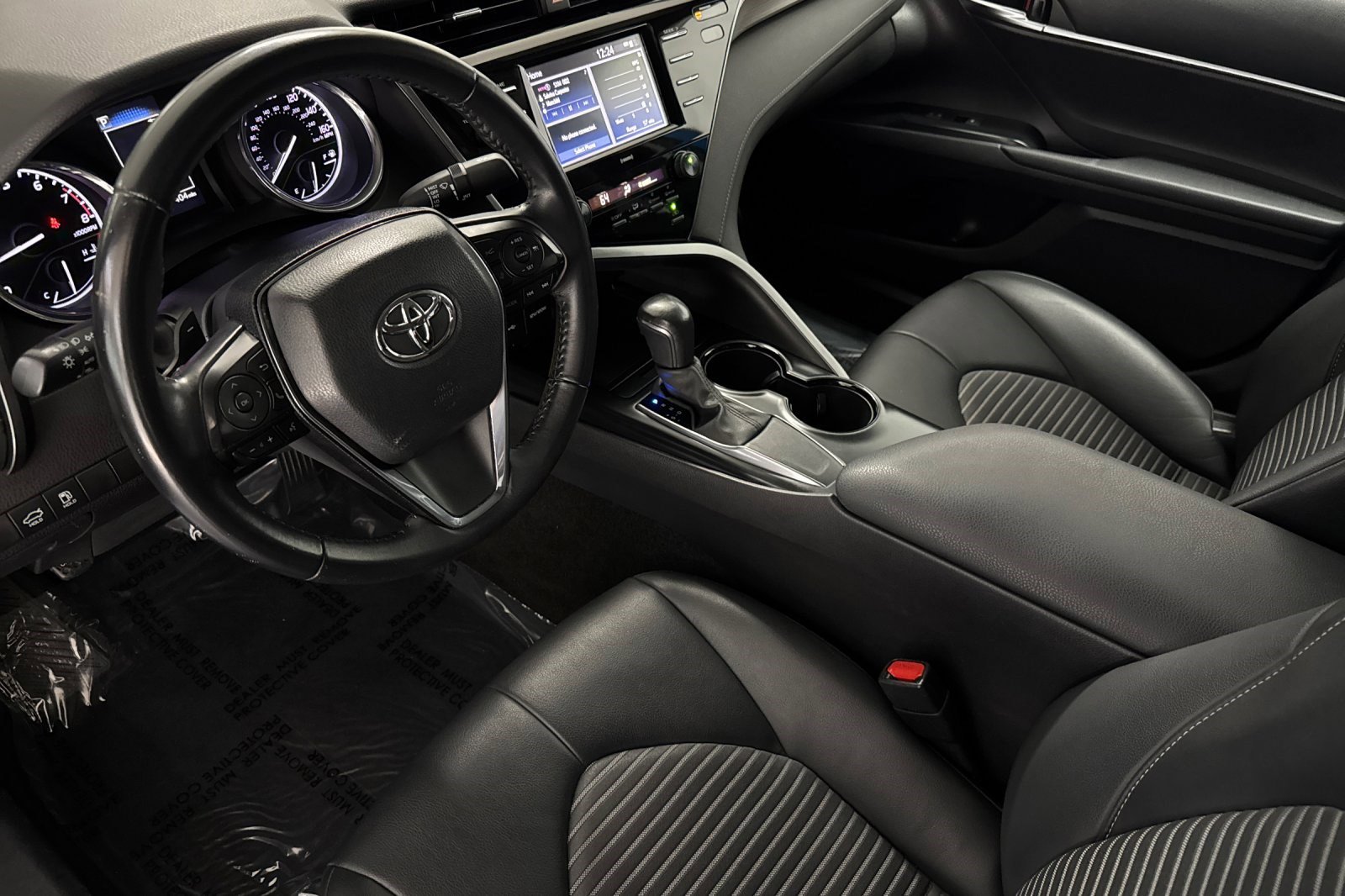 2020 Toyota Camry SE photo 4