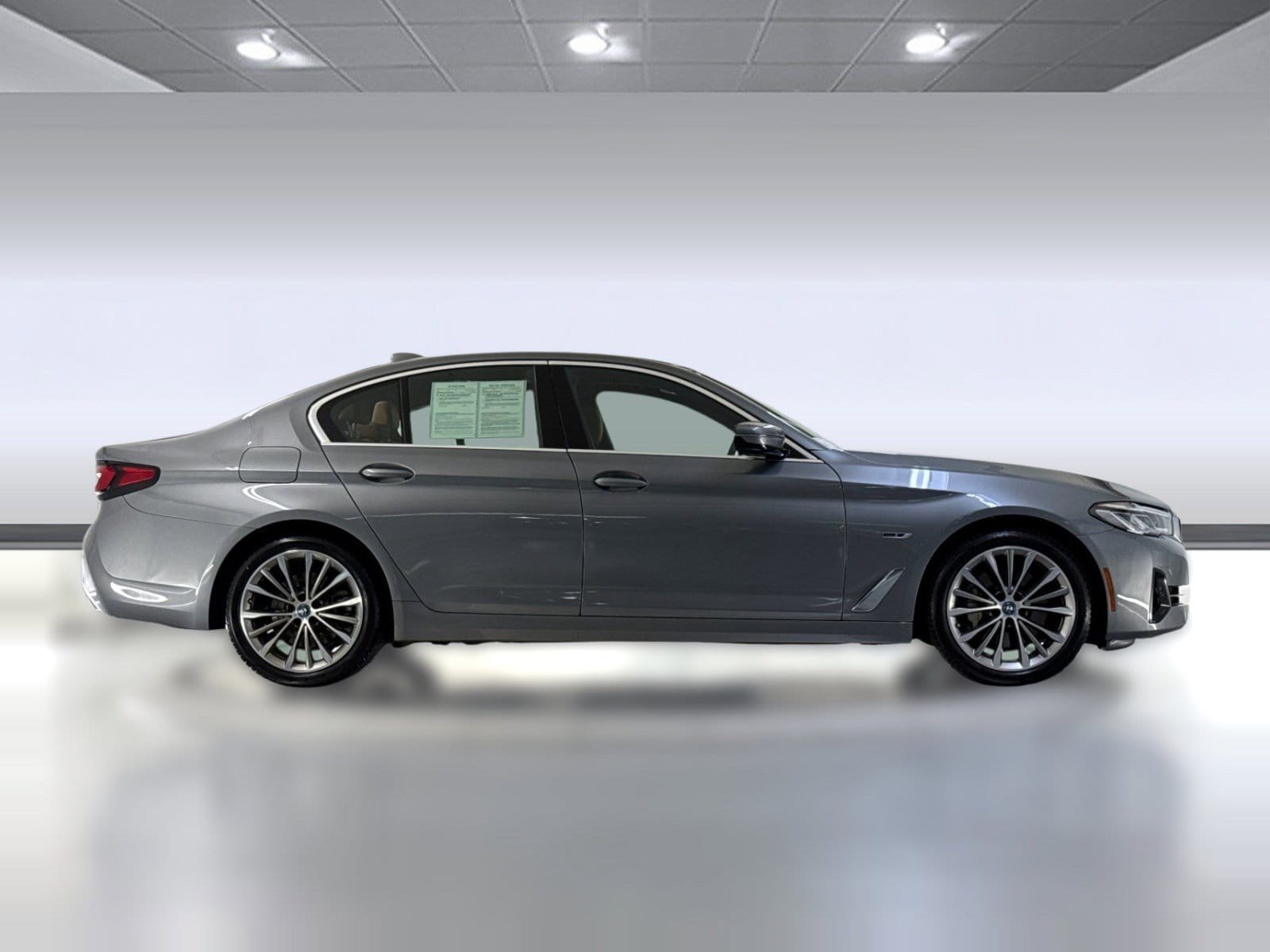 2023 BMW 530e photo 3